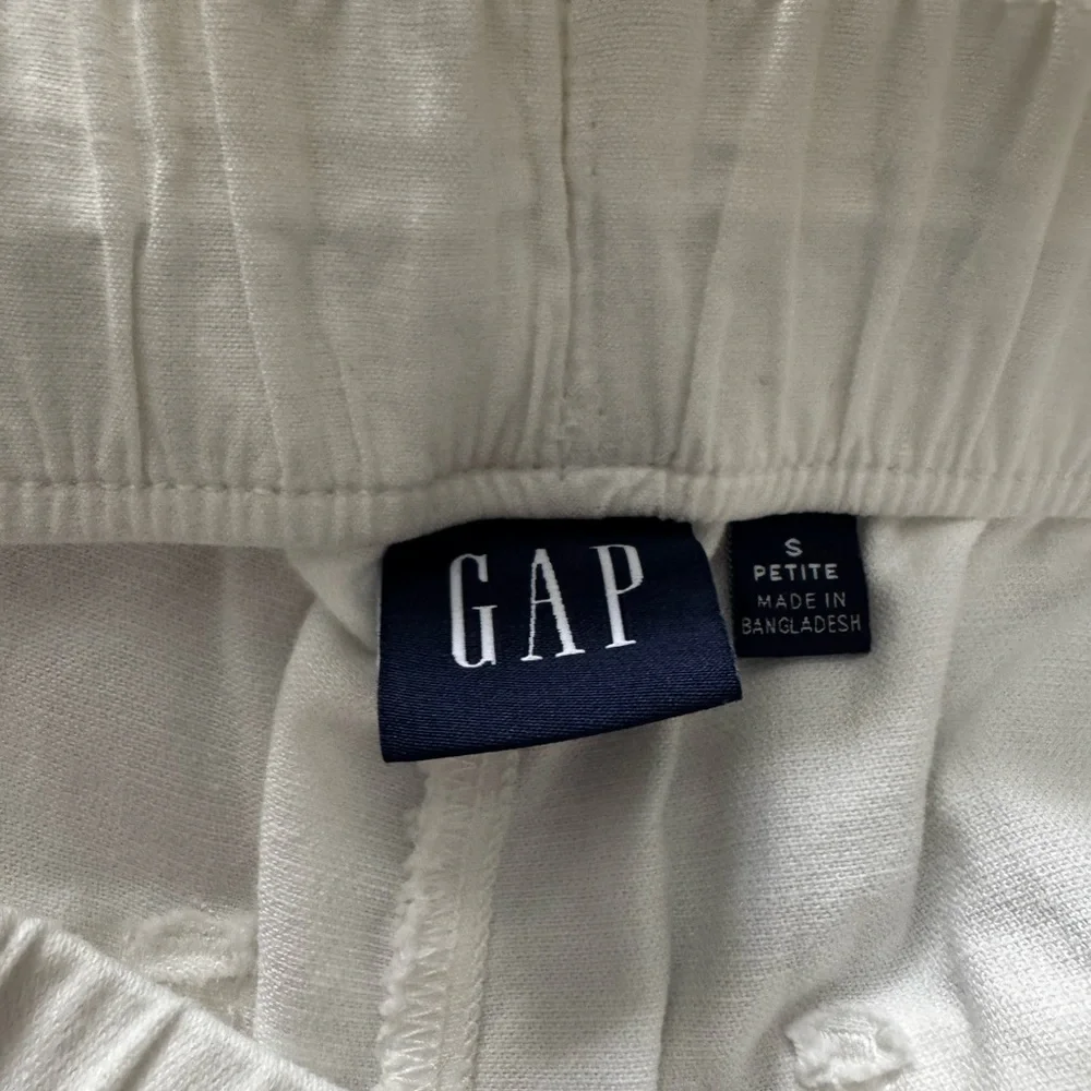 NWT GAP Women's Cream Ankle Cargo Pants Small Petite straight leg - Picture 4 of 4
